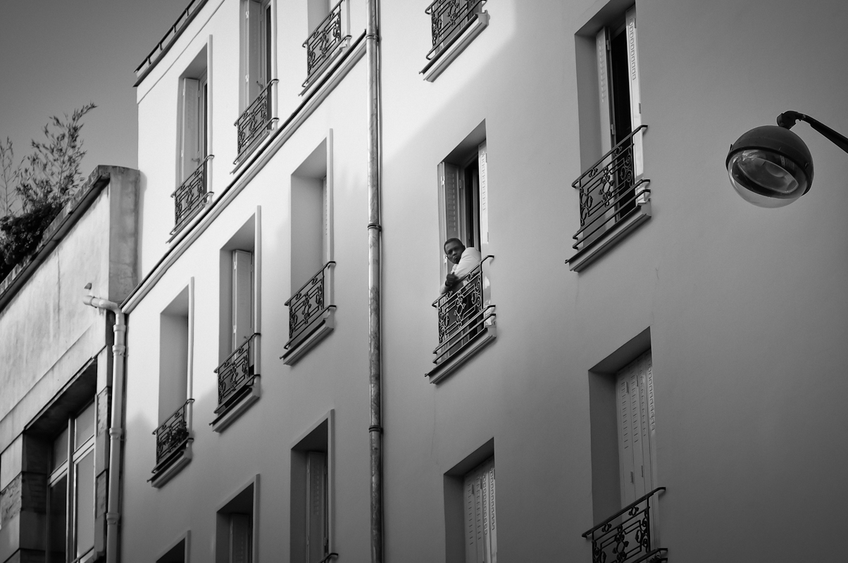 Yuri Evangelista - Street Photography - Au balcon